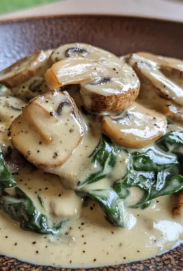 Creamy Delicious Spinach Recipe with Mushrooms & Cream Sauce