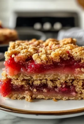 Strawberry Rhubarb Crumble Bars