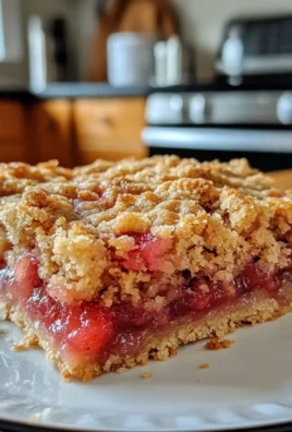 Strawberry Rhubarb Crumble bars